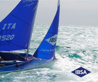 Navigare insieme, oltre la disabilità: IBSA e Yacht Club Punta Ala celebrano la messa in acqua delle Hansa 303 per la vela Para Sailing
