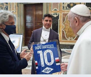 I valori dello sport, oltre lo sport: spirito di squadra e condivisione al centro dell’incontro tra Papa Francesco e la Sampdoria Calcio